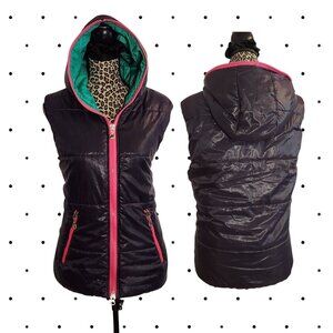 Hooded puffer vest with zipper and xl sized hood